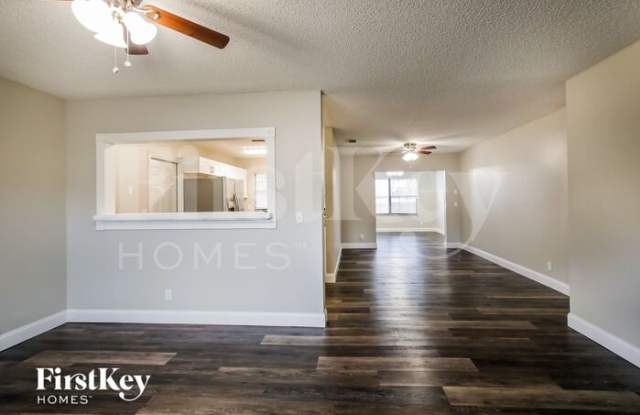 4555 Palm Ridge Boulevard Gallery 3