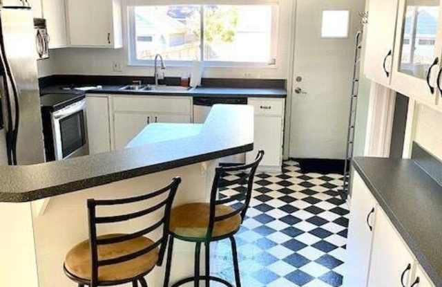 702 S Altadena Avenue Gallery 2