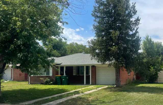 Single family home for rent near Anschutz Medical Center 6mo lease term with option to extend - 1325 Geneva Street, Aurora, CO 80010