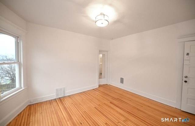 117 Marion Street unit: 2 photos photos