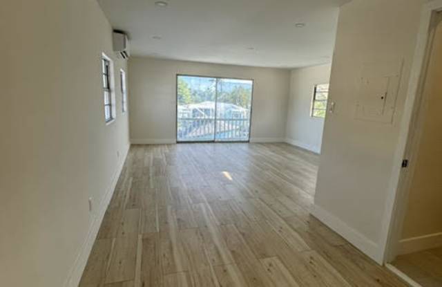 150 W Avenue A photos photos