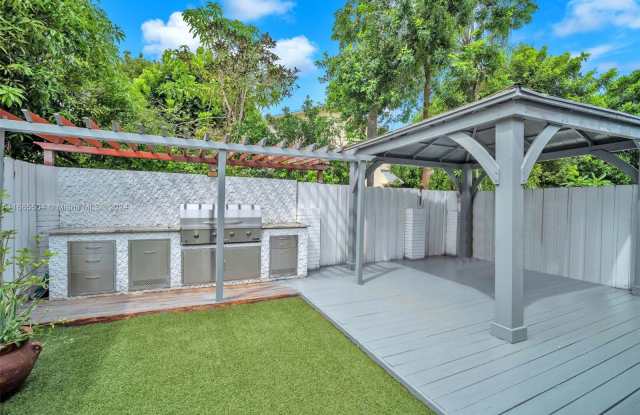 835 Northwest 41st Court Gallery 3