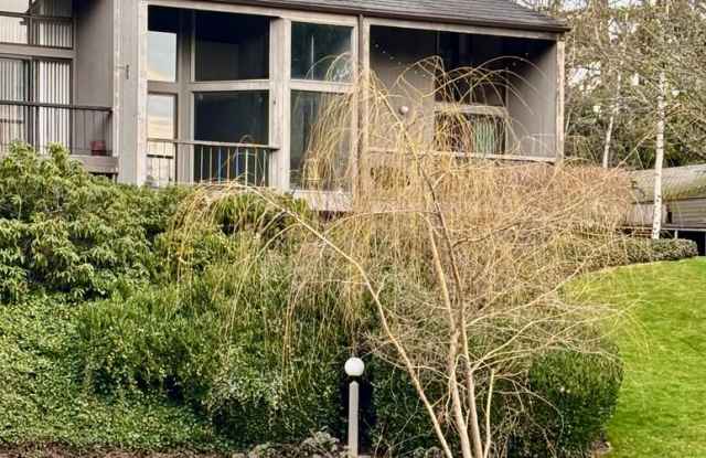 2 Bed / 1.5 60-01 Redmond Townhouse $2,695/mo photos photos