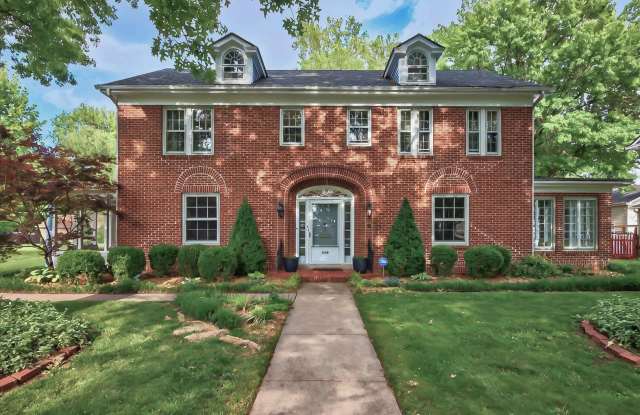 Move In Ready! 5 bedroom 3.5 bath near Washburn University photos photos