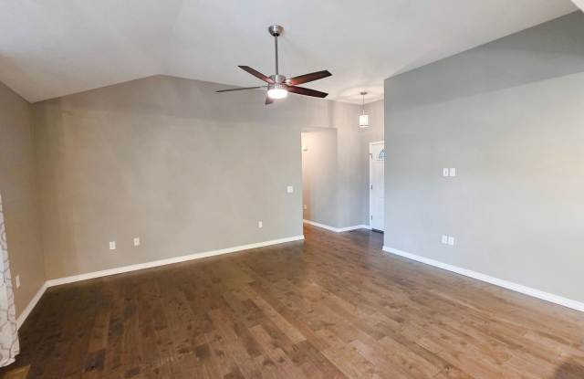 Beautifully Updated 3-Bedroom Home with 3-Car Garage, Workshop & New Privacy Fence Gallery 4