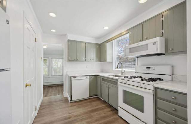 Bright and spacious 4-bedroom photos photos