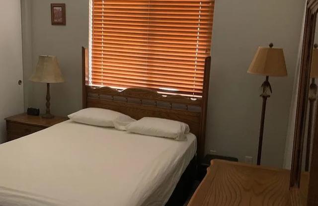 CUTE 2ND FLOOR FULLY FURNISHED CONDO IN GATED COMMUNITY Gallery 3