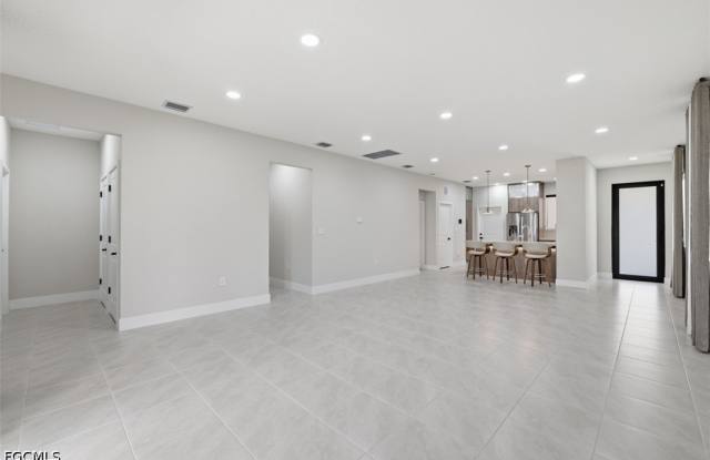 5069 Penella Avenue Gallery 3