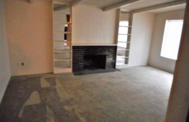 19835 32nd Ave NE Gallery 2