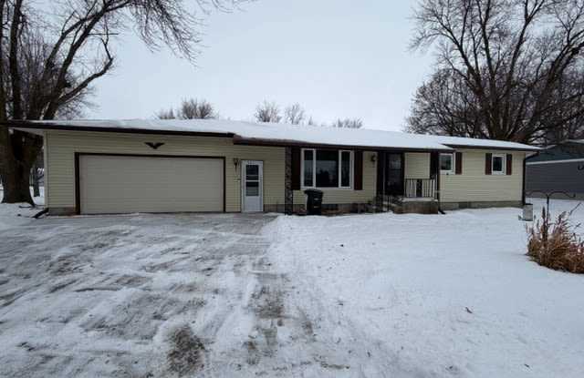 447 2nd Ave Sw - 447 2nd Avenue Southwest, Winnebago, MN 56098