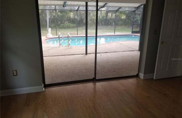 208 WHISPERING OAKS COURT Gallery 3