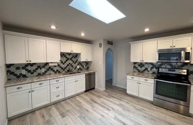 Beautiful Three Bedroom Scottsdale House with a Large Bonus Room! photos photos