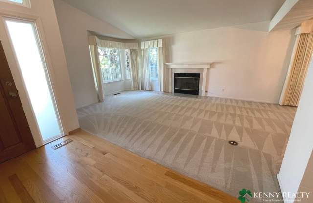 Stunning 3 Bedroom, 2 Bathroom Home in San Carlos Gallery 4