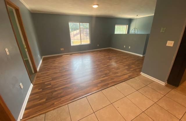 1201 Lafayette - 8 Bed/3 Bath House Near WMU Campus Gallery 4