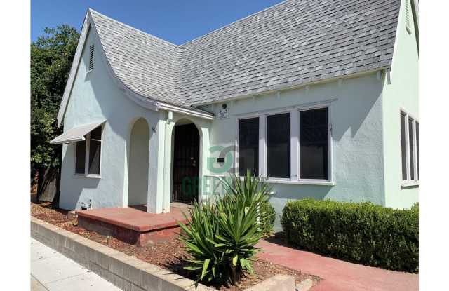 Charming 2 Bedroom Home Available Near Downtown photos photos