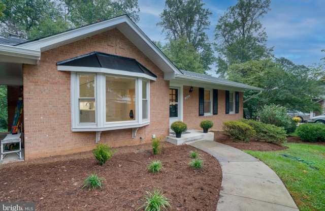 8106 SMITHFIELD AVENUE - 8106 Smithfield Avenue, West Springfield, VA 22152