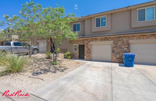 Charming 3 bedroom Townhome. 2 Community Pools! photos photos