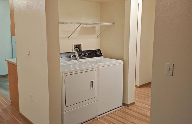 Three bedroom corner unit with washer/dryer! photos photos