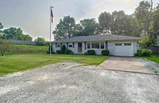 Charming 3 Bed 2 Bath Home! - 3917 15th Street B, Rock Island County, IL 61265