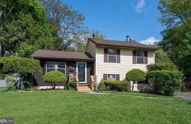 205 BILPER AVENUE photos photos
