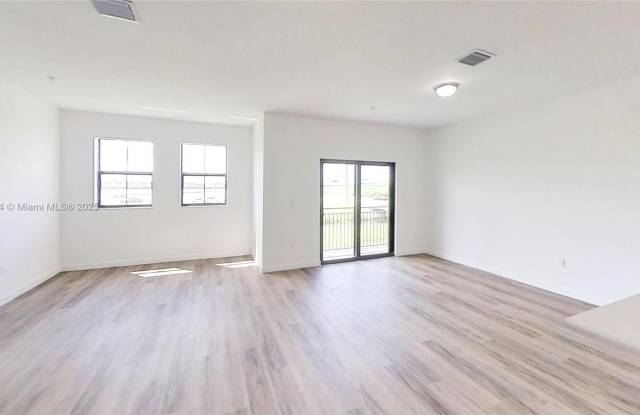 15650 SW 136th St photos photos
