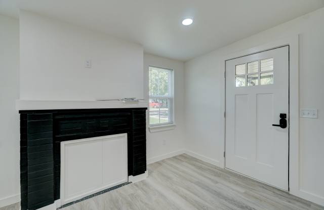 610 Iowa Street Gallery 3