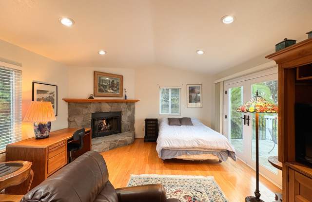 Welcome to this spacious granny flat located in charming Olde Carlsbad! photos photos