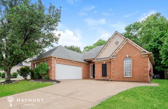 8441 Shady Elm Drive Gallery 4