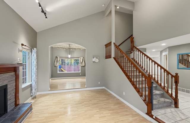 1944 Meander Circle Gallery 3