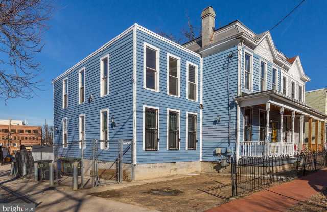 1220 PLEASANT STREET SE Gallery 4