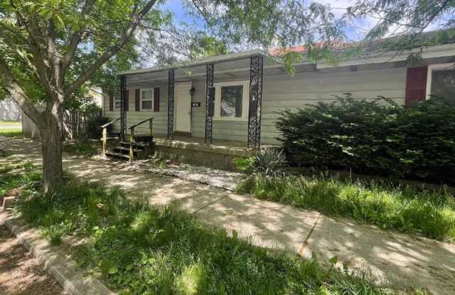 3BR Home Near Downtown Lafayette with Fenced-In Backyard & Garage Gallery 3