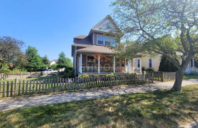 LARGE DOWNTOWN HOME WITH LARGER THAN AVERAGE BEDROOMS photos photos