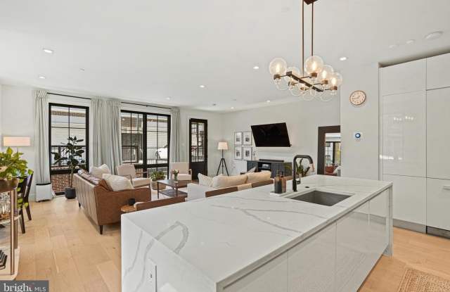 2100 4TH ST NE #1 photos photos