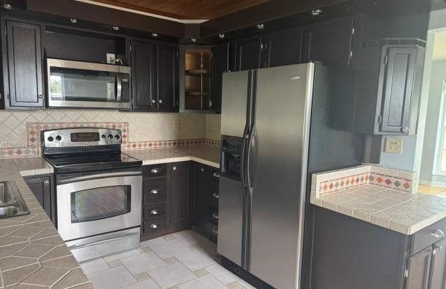 141 NW 72 Way A, Pembroke Pines, FL 33024 Gallery 3