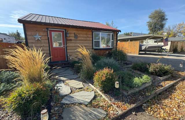 Fully Furnished - Long Term - Adorable Cabin in the City photos photos