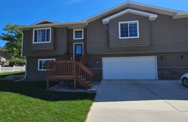 4 BED | 3 BATH | TOWNHOME | GARAGE | WEST SIDE - 3934 Park Drive, Rapid City, SD 57702