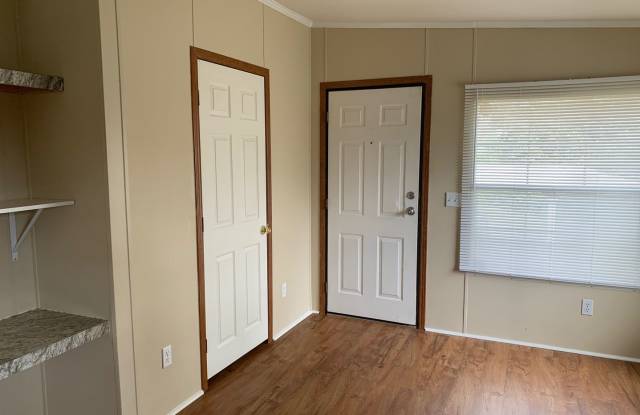 Spacious 3 Bed/2 Bath Home - Large Corner Lot - Split Floor Plan - 2 Car Carport - No Pets Gallery 4