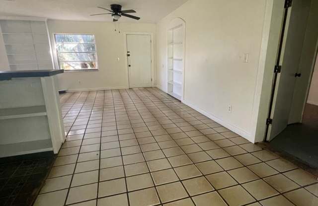 1ST MONTH FREE RENT 3 Bed 1 Bath Home | Pet Friendly with Large Fenced Yard | Washer Dryer Hook Ups | Section 8 Welcome Gallery 3