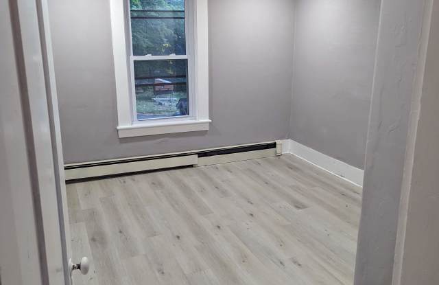 1534 Main St Gallery 3
