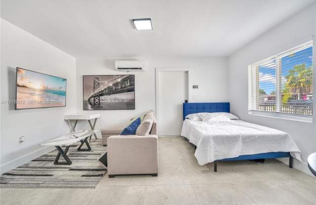 1002 NW 74th St photos photos