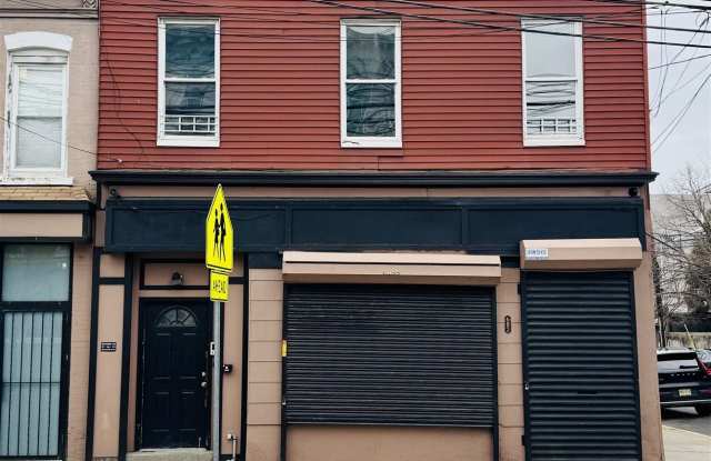 682 SUMMIT AVE photos photos