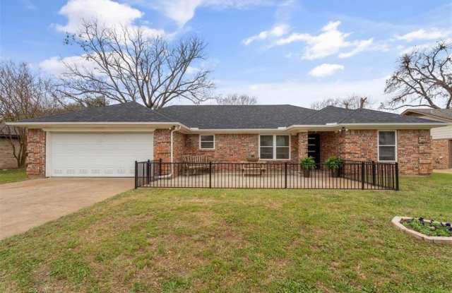 904 Meadowlark Lane - 904 Meadowlark Lane, Granbury, TX 76048