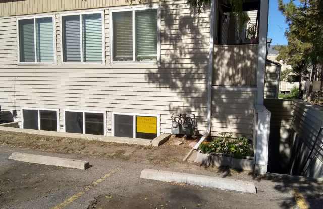 Studio and Bath, 600 sqft with walk in closet, washer/dryer in complex photos photos