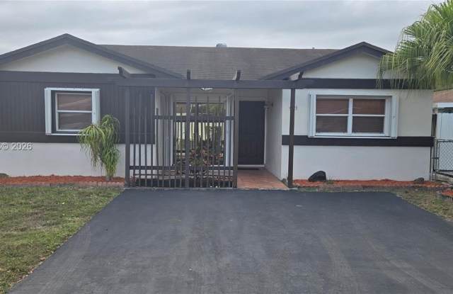 4320 SW 138th Ct photos photos