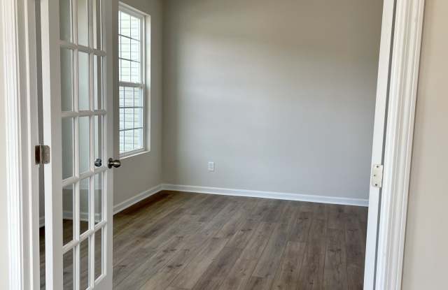 15623 Country House Street Gallery 4