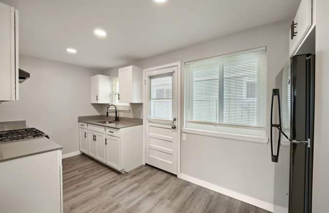 Charming 1bed/1bath Apartments in Lakewood! Gallery 1