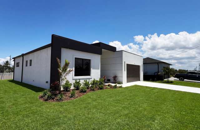 4331 Northwest 31st Terraceclientes@realtymiamigroup.com Gallery 2