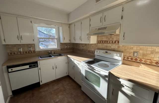 230 Marinawoods Drive SE - 230 Marinawoods Drive Southeast, Huntsville, AL 35803