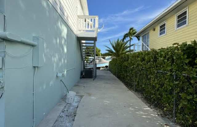150 W Avenue A Gallery 4