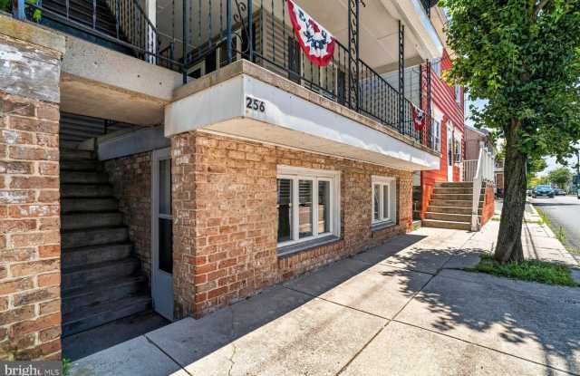 256 S WASHINGTON Street Gallery 2